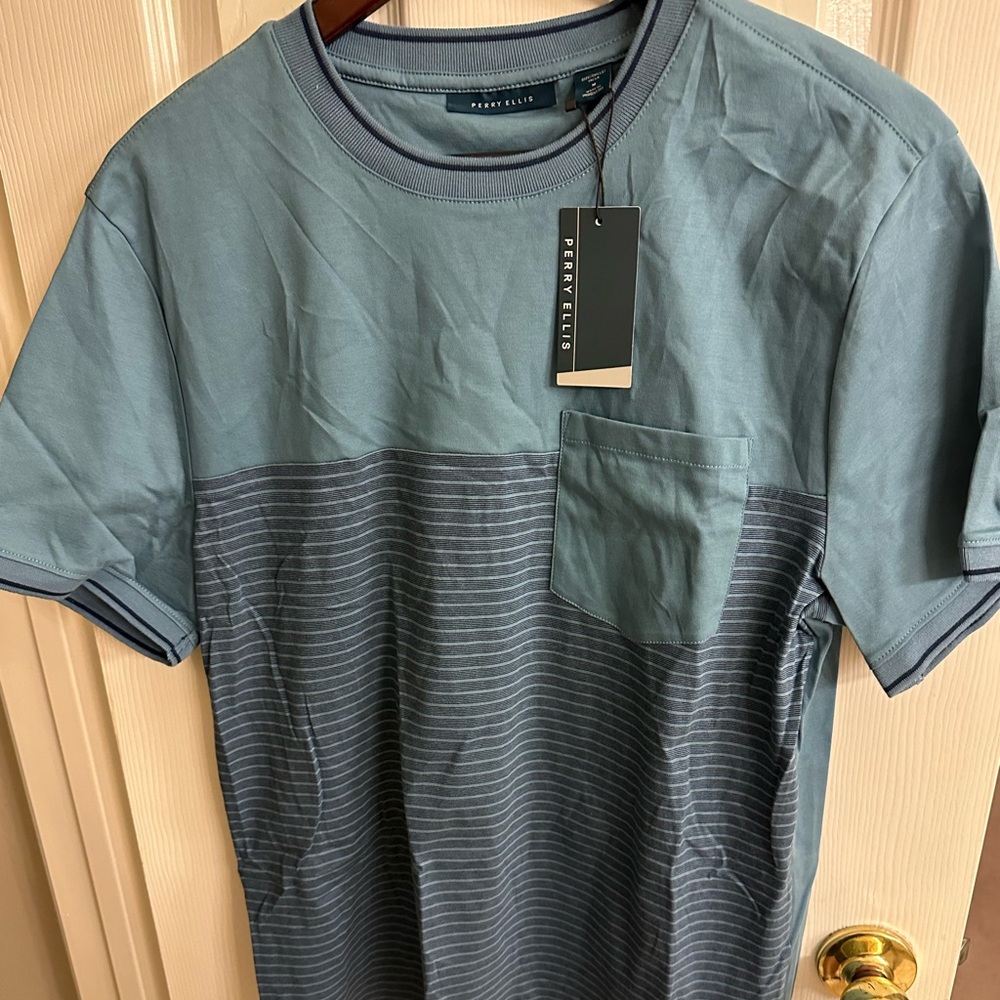 Men’s Perry Ellis Striped T-Shirt.  Blue with Stripes.  Size Medium-NWT